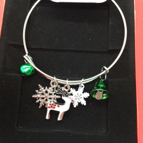 Seasons greeting costume jewelry charm bracelet . New discounted shipping 💰💵 - Picture 3 of 6